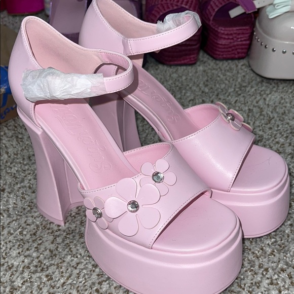 Sugar Thrillz Shoes - NWOT Pink Platform Sandals with Floral Accents
